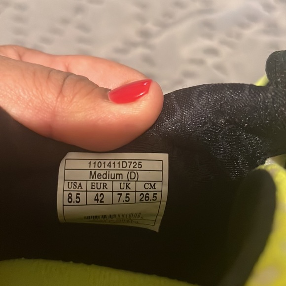 Brooks - Picture 7 of 7